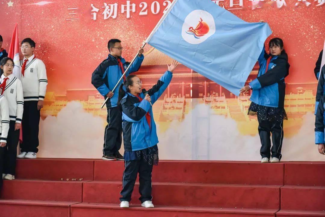 路易十四活了77年只洗过7次澡，其情妇回忆：十米开外臭气熏天